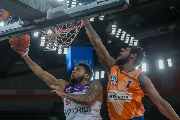 乌迪内斯正 乌迪内斯正