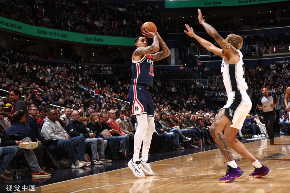 萨主场亮相 萨主场亮相