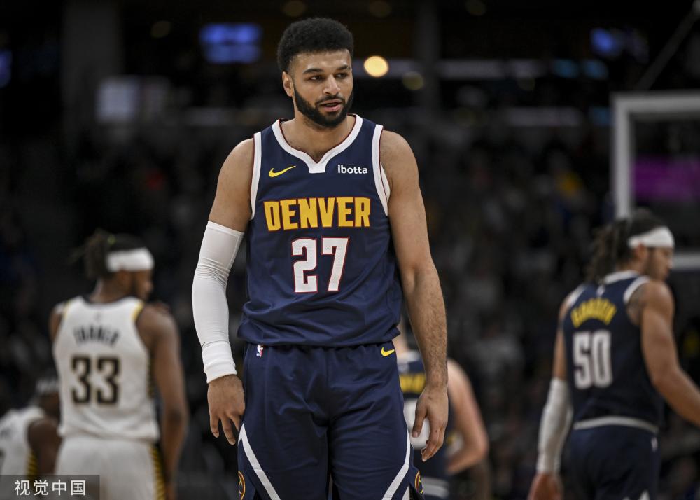 步伐迈向更 步伐迈向更