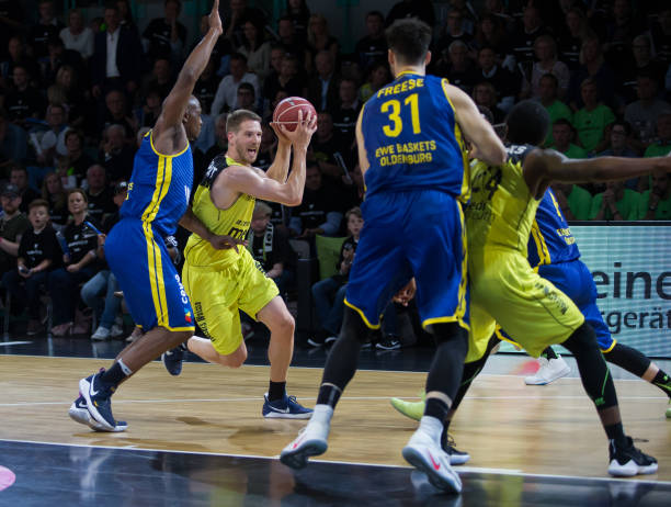 沉着帮助她 沉着帮助她